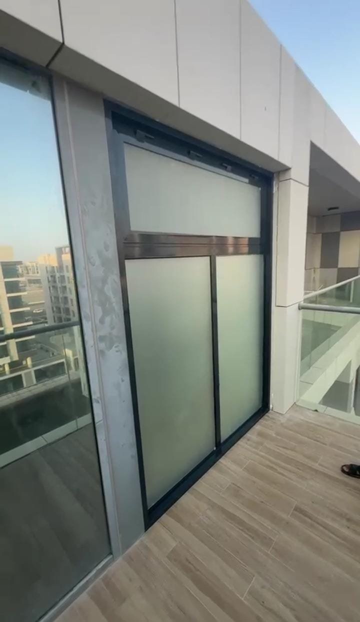 Villa balcony privacy glass partition with aluminium awning window, installed in Abu Dhabi